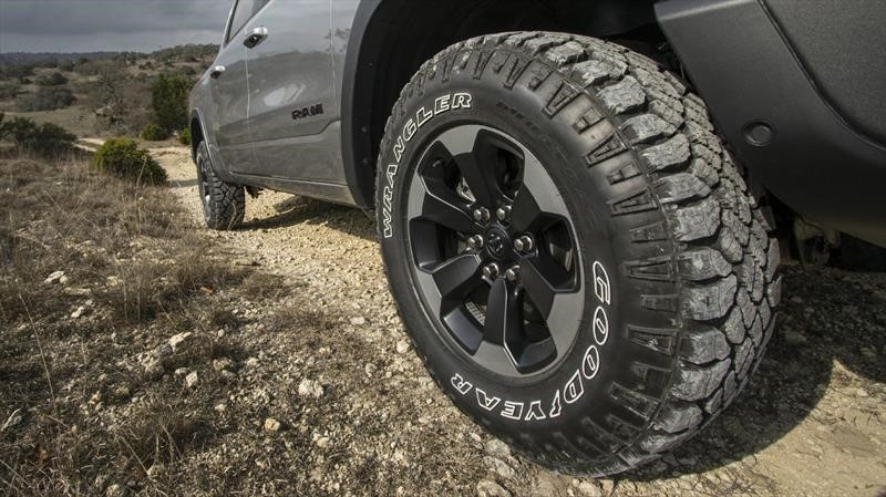 Mejora tu rendimiento 4x4 con neumáticos todo terreno: Descubre las ventajas