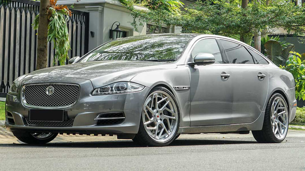Mejores neumáticos Jaguar XJ8: optimiza tu conducción