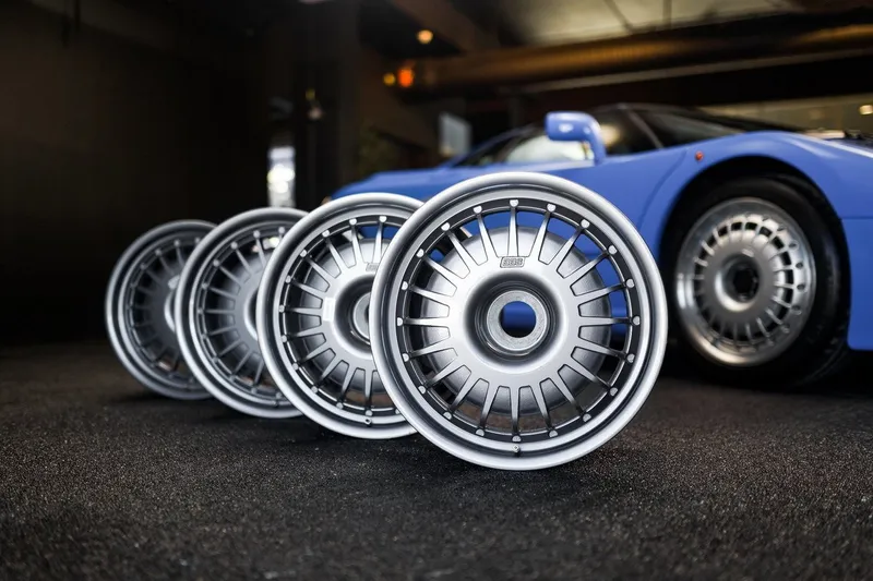 Neumáticos de alto rendimiento para Bugatti EB110