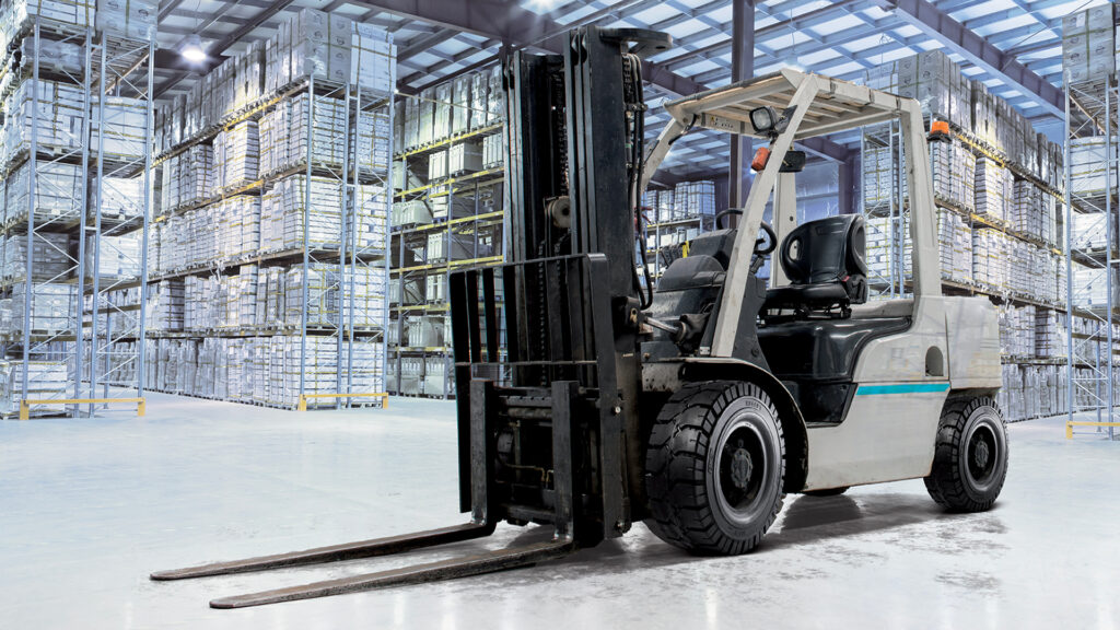 Neumáticos para maquinaria industrial y carretillas elevadoras: factores clave para un rendimiento óptimo