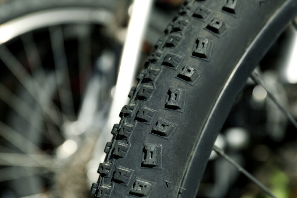 Presión de neumáticos en terrenos rocosos: Guía definitiva para optimizar tu rendimiento off-road